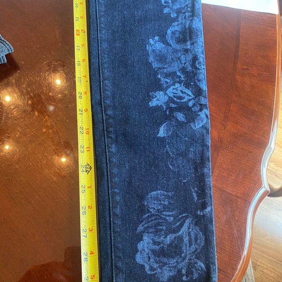 J Brand Super Skinny Mid-Rise Jeans - Picture 10 of 13